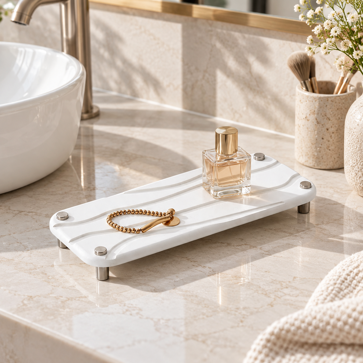Petit Rangement Diatomite – Blanc sur un lavabo lumineux